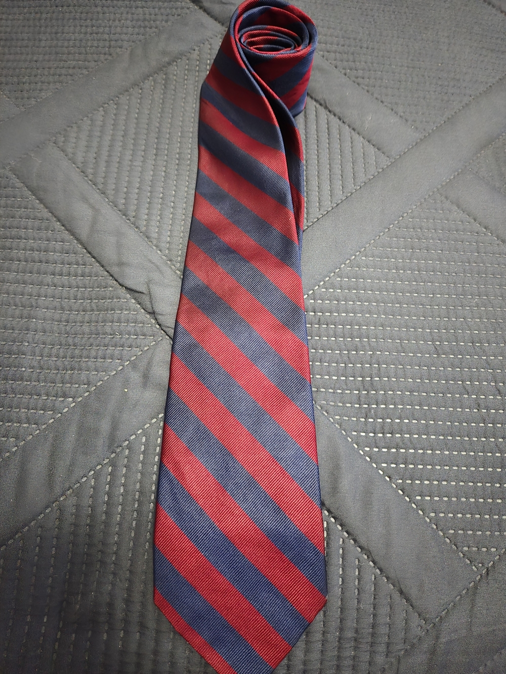 Brooks Brothers Classic Men's Red and Navy Striped Tie #588